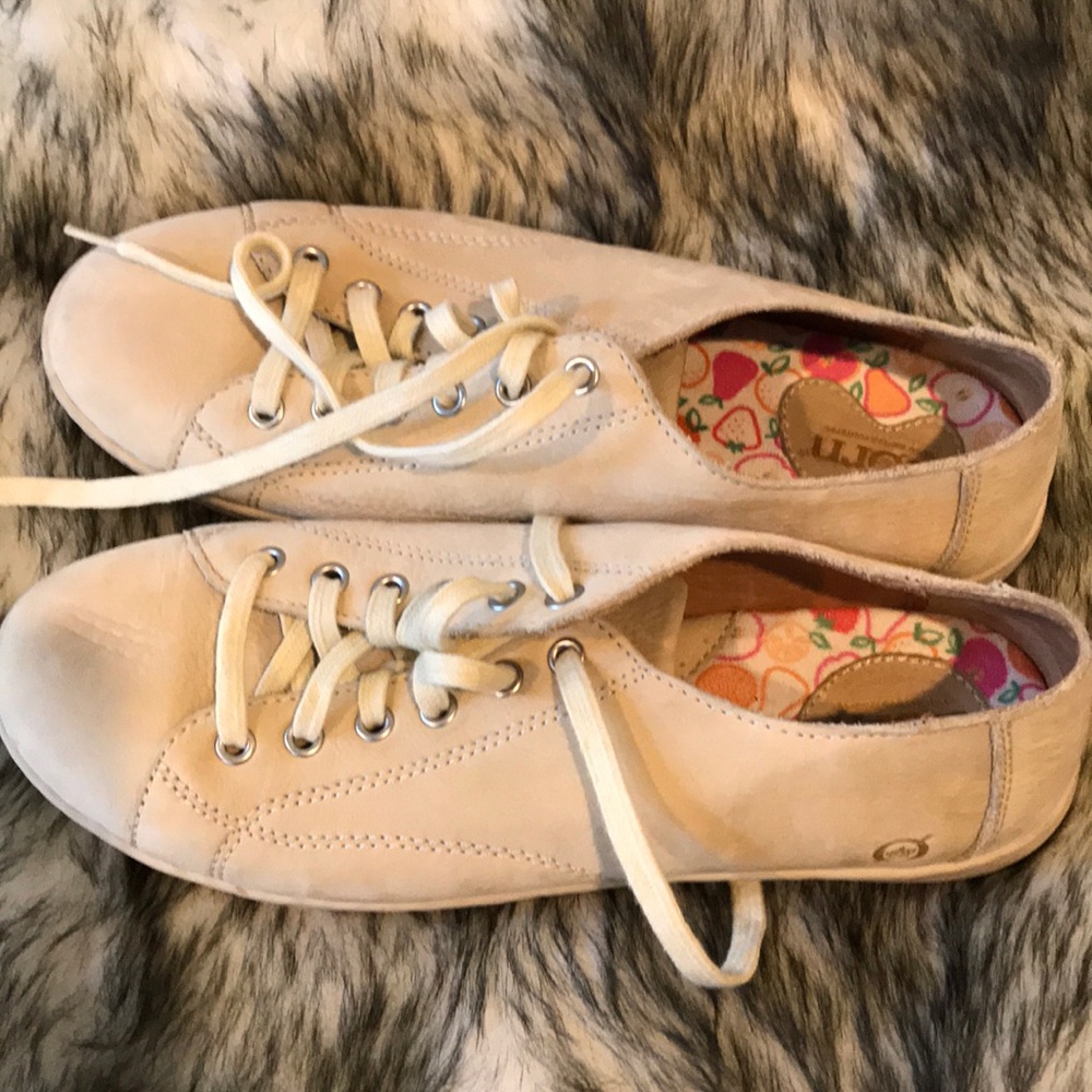 Born tennis shoes size 10